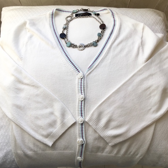 BCBGMaxAzria cute preppy cardigan!! 🥀 - Picture 2 of 6